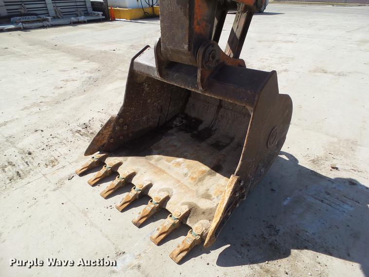 image for item L5667 1995 Hitachi EX270LC excavator