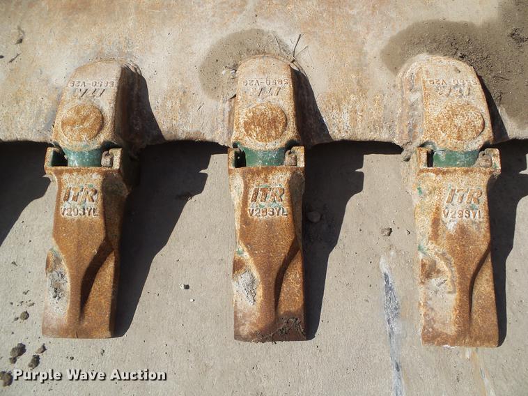 image for item L5667 1995 Hitachi EX270LC excavator