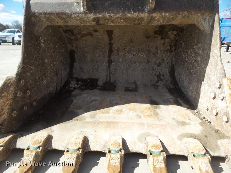 image for item L5667 1995 Hitachi EX270LC excavator