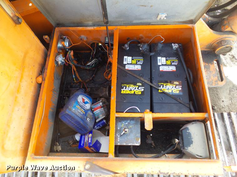 image for item L5667 1995 Hitachi EX270LC excavator