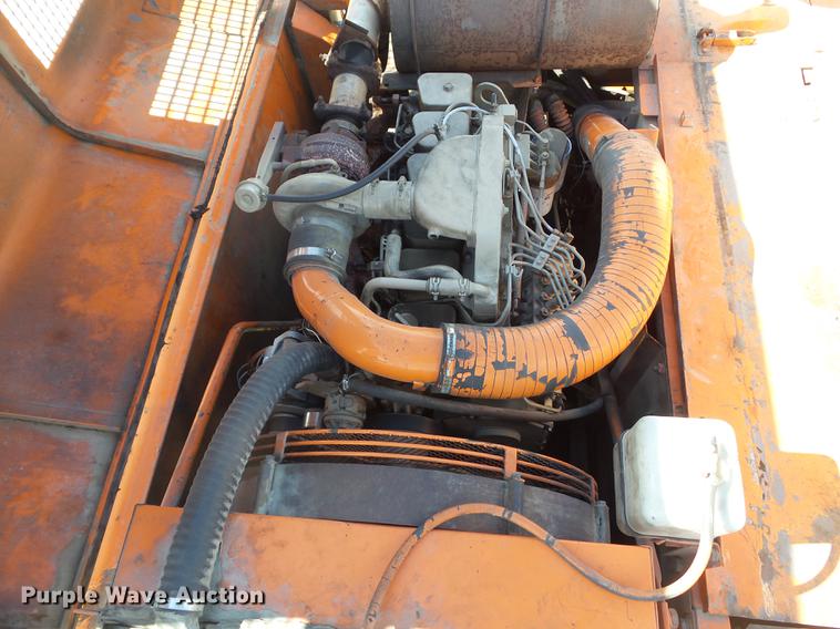 image for item L5667 1995 Hitachi EX270LC excavator