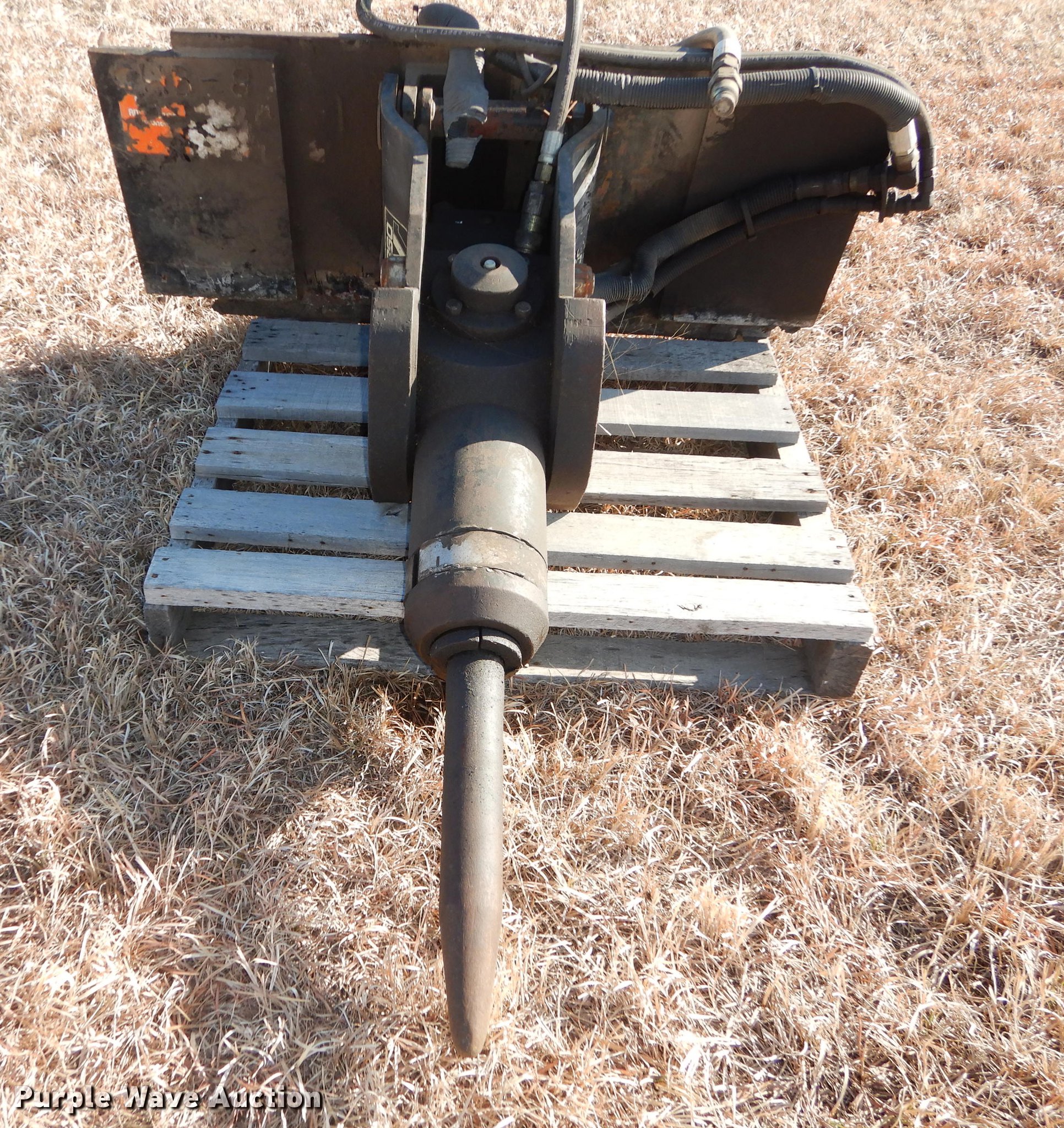 V 360 skid steer hammer in Manhattan, KS Item DC0344 sold Purple Wave