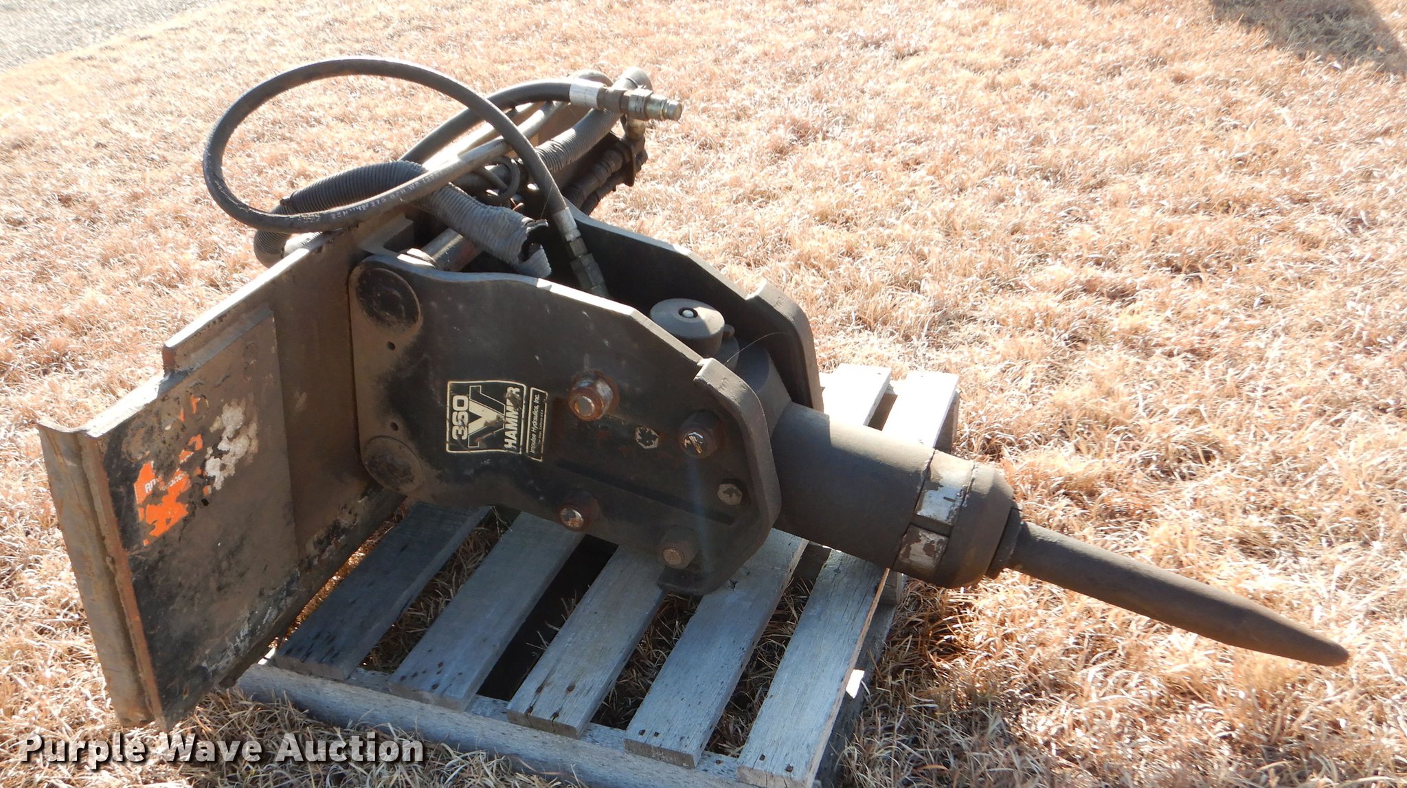V 360 skid steer hammer in Manhattan, KS Item DC0344 sold Purple Wave