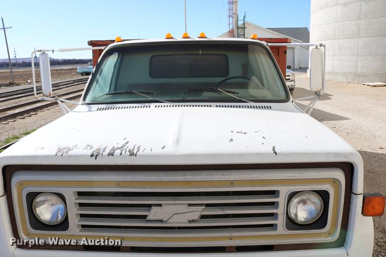 image for item DB6532 1988 Chevrolet Kodiak grain truck