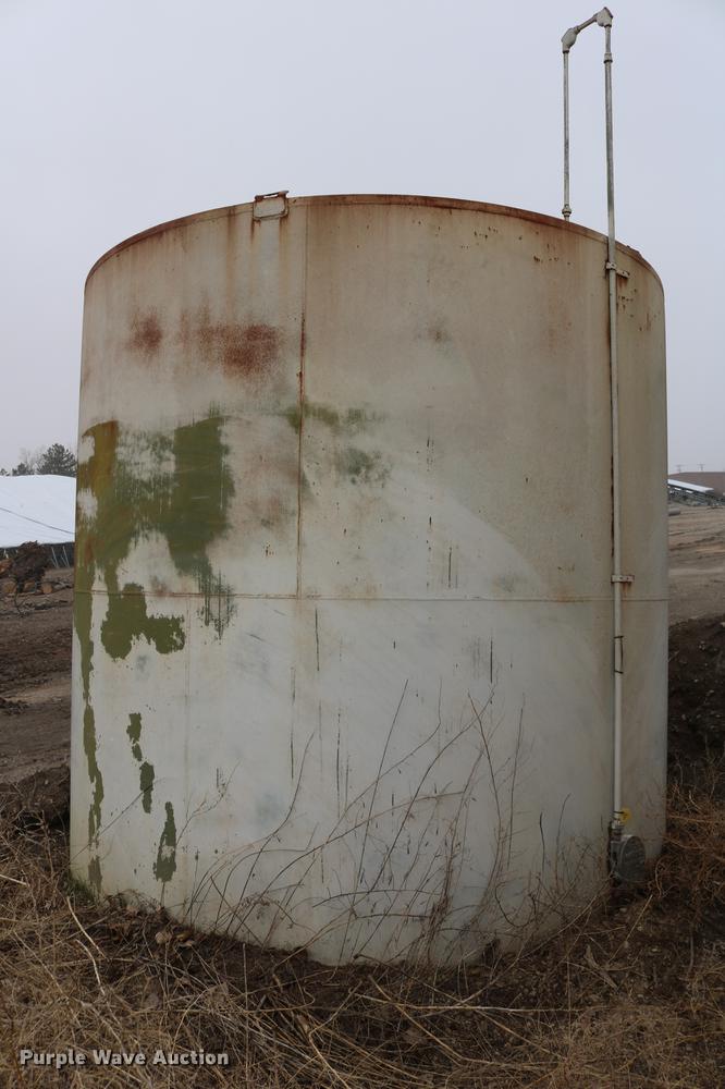 6,000 gallon fuel tank in Clay Center, KS | Item DB6547 sold | Purple Wave