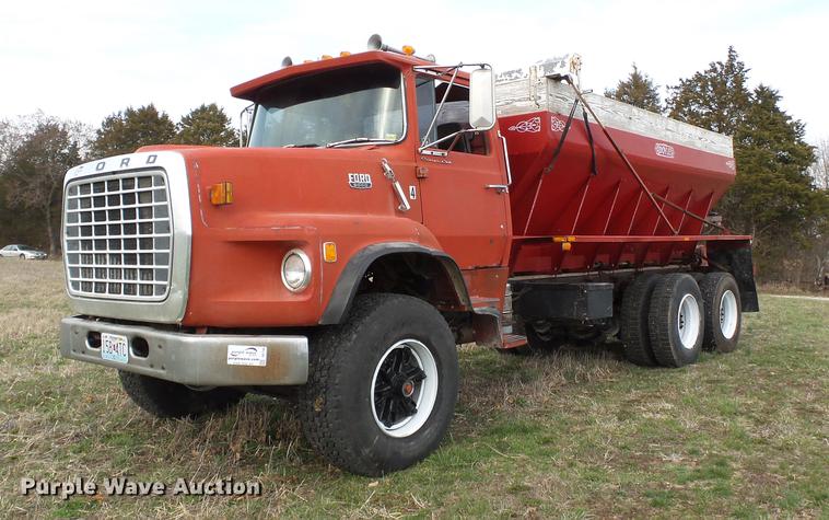 image for item DB7184 1978 Ford F9000 dry spreader applicator truck