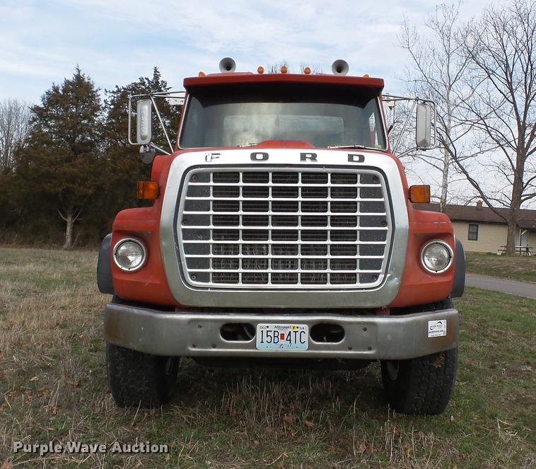 image for item DB7184 1978 Ford F9000 dry spreader applicator truck