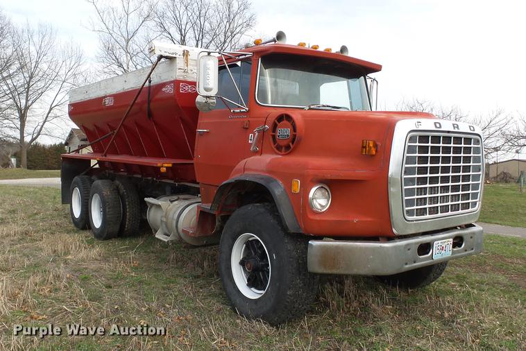 image for item DB7184 1978 Ford F9000 dry spreader applicator truck