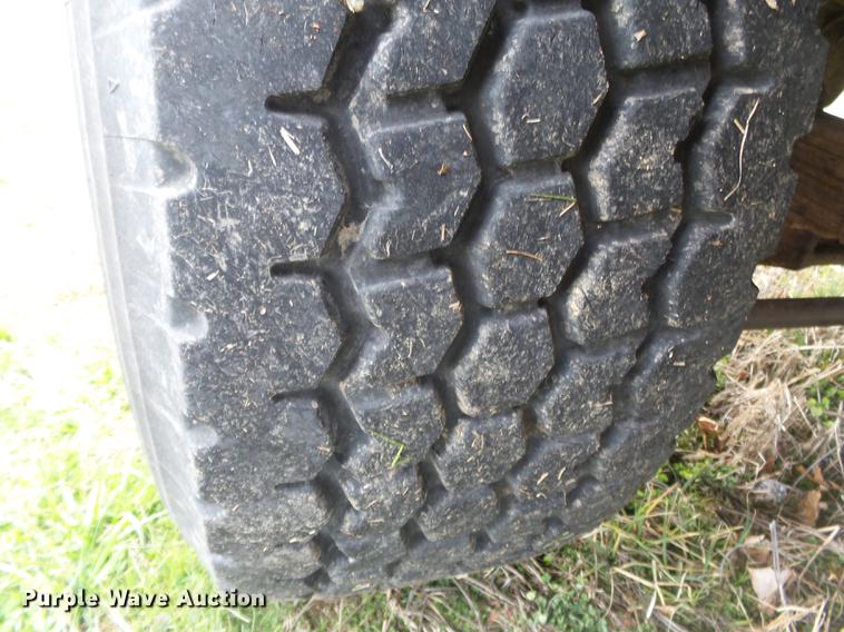 image for item DB7184 1978 Ford F9000 dry spreader applicator truck