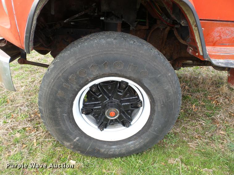 image for item DB7184 1978 Ford F9000 dry spreader applicator truck