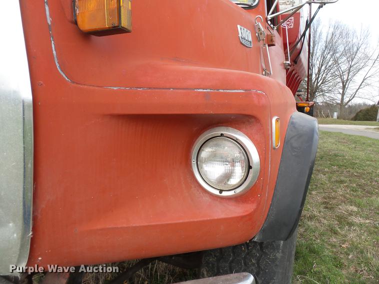 image for item DB7184 1978 Ford F9000 dry spreader applicator truck