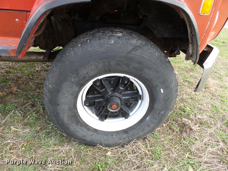 image for item DB7184 1978 Ford F9000 dry spreader applicator truck