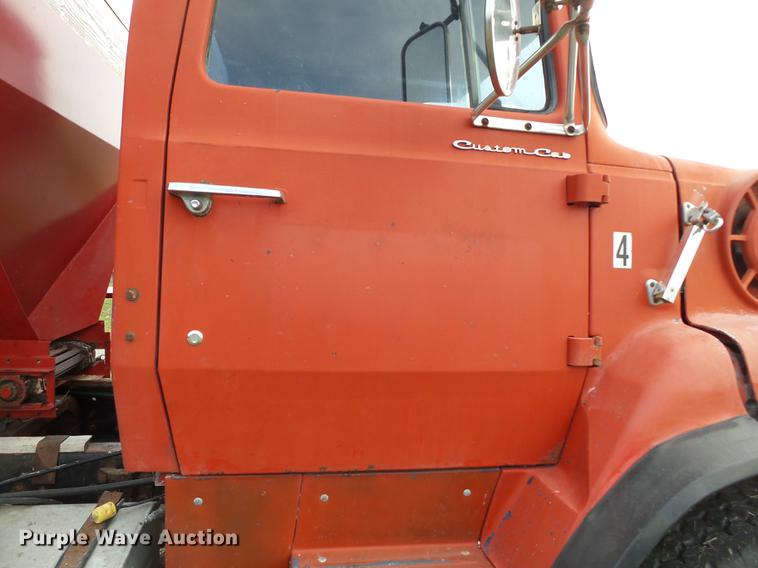 image for item DB7184 1978 Ford F9000 dry spreader applicator truck