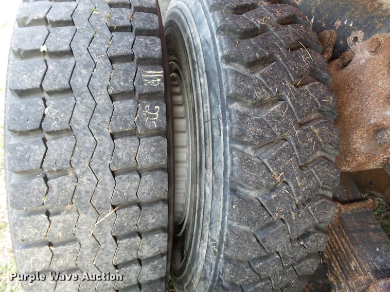 image for item DB7184 1978 Ford F9000 dry spreader applicator truck