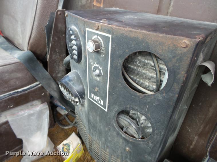 image for item DB7184 1978 Ford F9000 dry spreader applicator truck