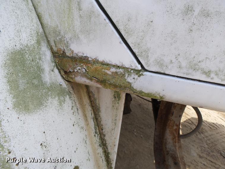 image for item DB7186 1987 International S1700 truck cab and chassis