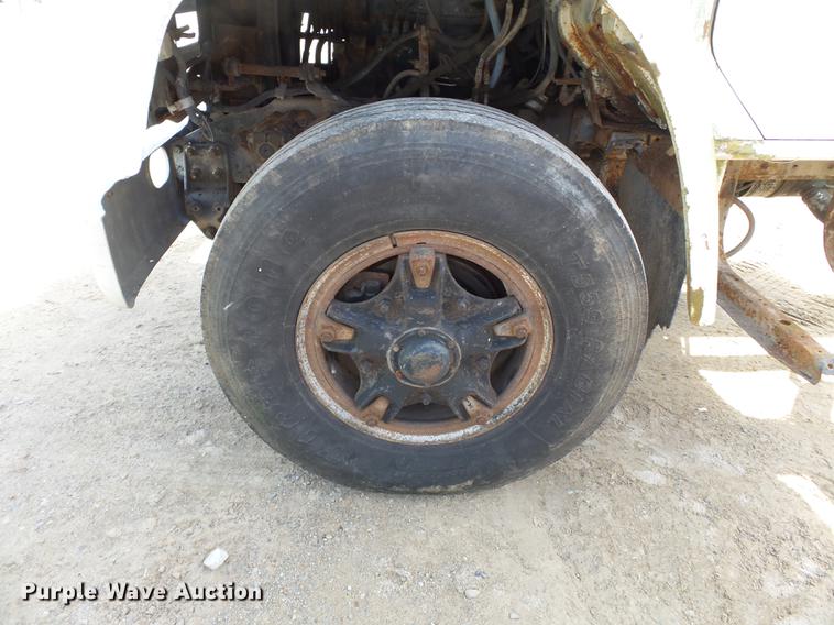 image for item DB7186 1987 International S1700 truck cab and chassis