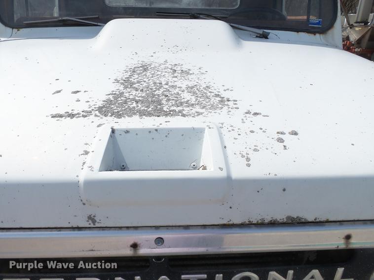 image for item DB7186 1987 International S1700 truck cab and chassis