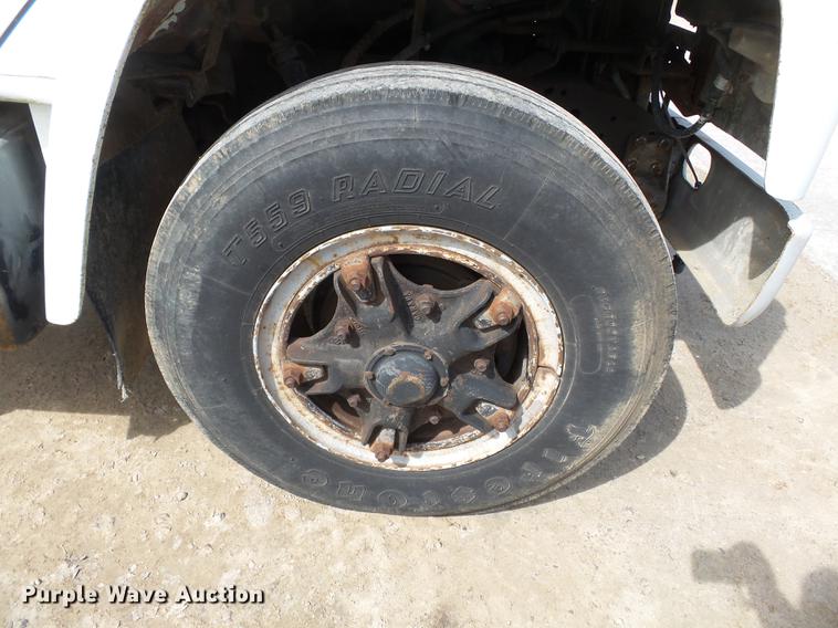 image for item DB7186 1987 International S1700 truck cab and chassis