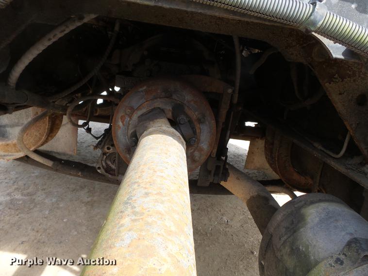 image for item DB7186 1987 International S1700 truck cab and chassis