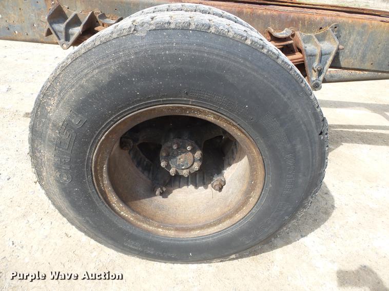 image for item DB7186 1987 International S1700 truck cab and chassis