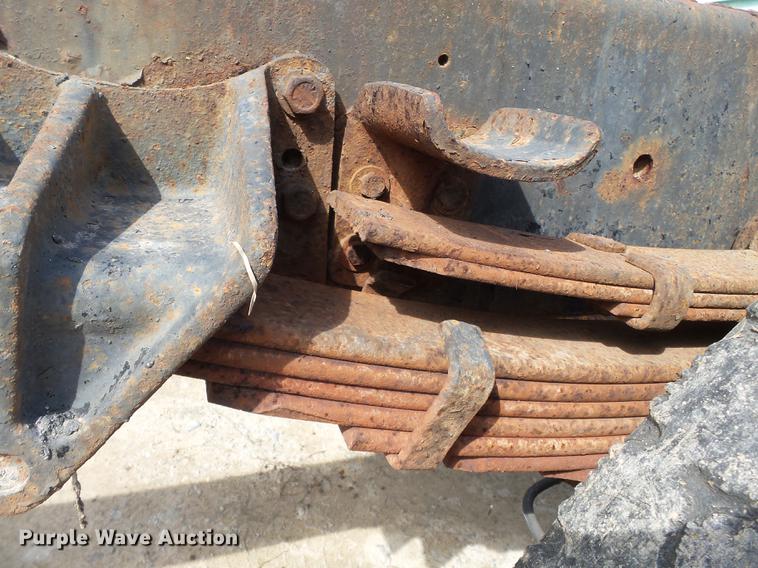 image for item DB7186 1987 International S1700 truck cab and chassis