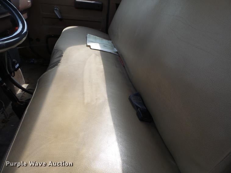 image for item DB7186 1987 International S1700 truck cab and chassis