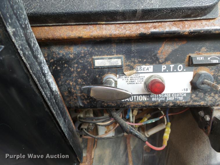 image for item DB7186 1987 International S1700 truck cab and chassis