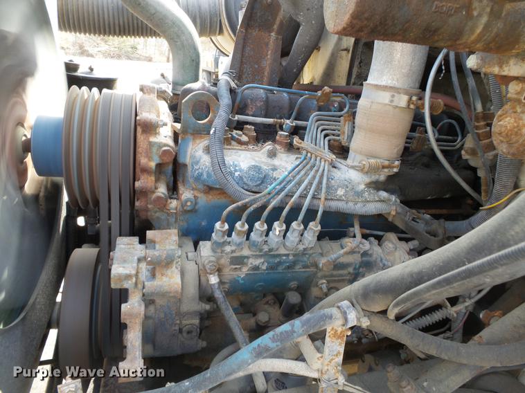 image for item DB7186 1987 International S1700 truck cab and chassis