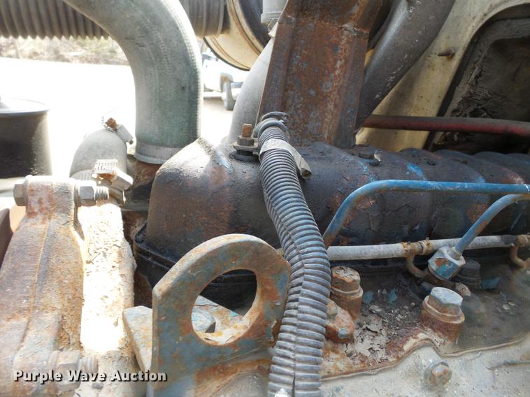 image for item DB7186 1987 International S1700 truck cab and chassis