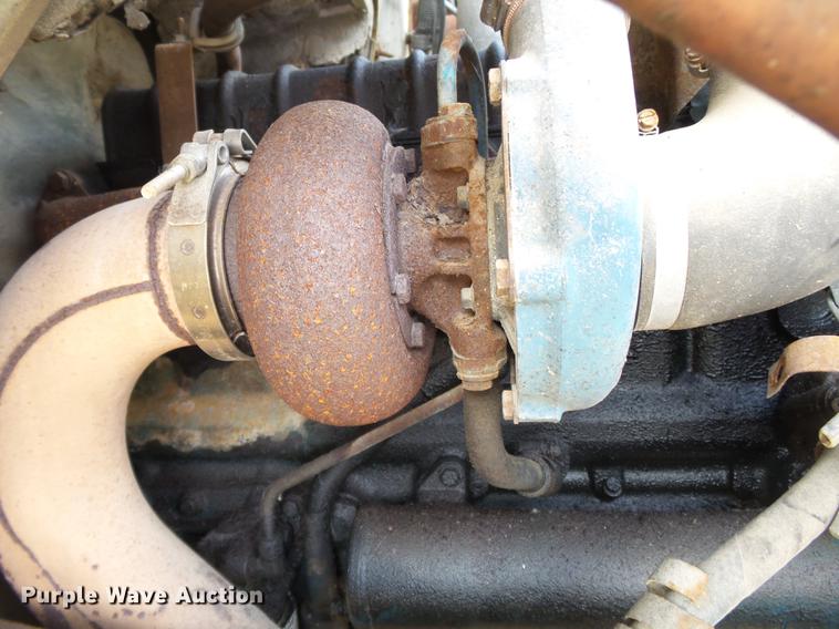 image for item DB7186 1987 International S1700 truck cab and chassis