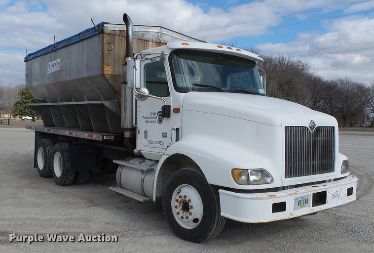 image for item DB7187 2005 International 9200i fertilizer tender truck