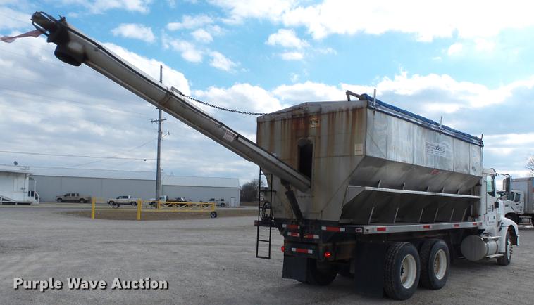 image for item DB7187 2005 International 9200i fertilizer tender truck