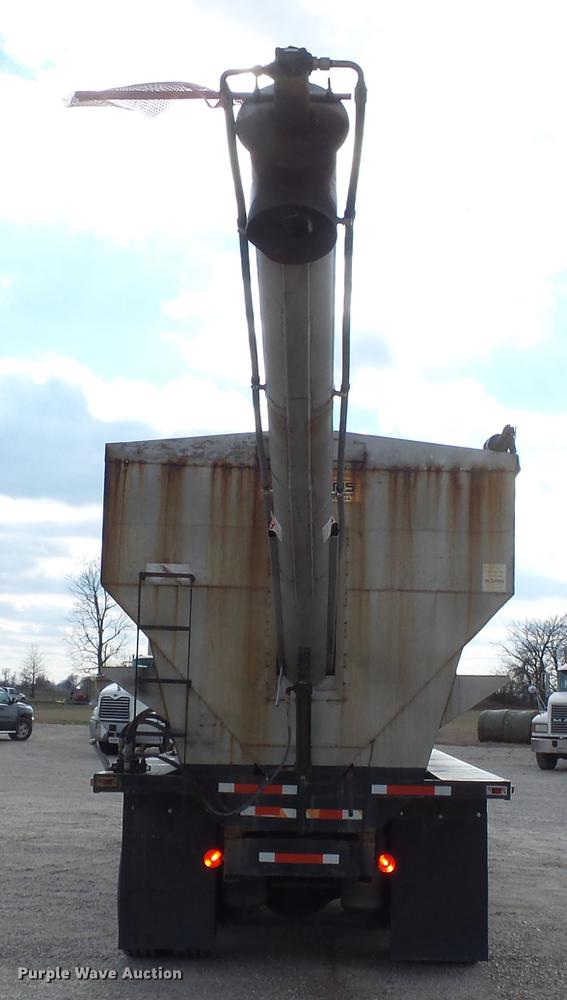 image for item DB7187 2005 International 9200i fertilizer tender truck