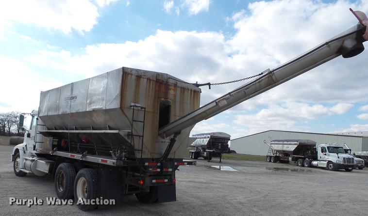 image for item DB7187 2005 International 9200i fertilizer tender truck