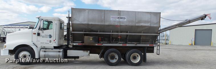 image for item DB7187 2005 International 9200i fertilizer tender truck