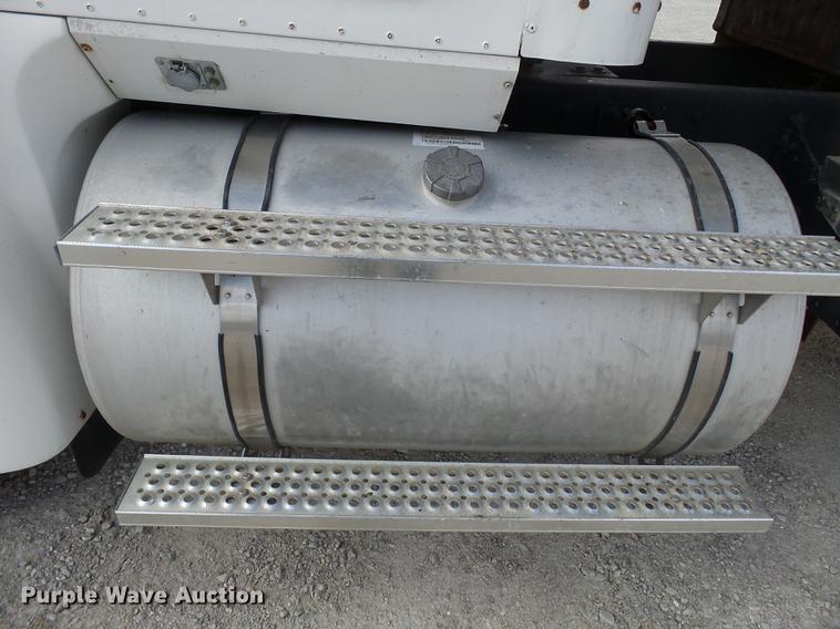 image for item DB7187 2005 International 9200i fertilizer tender truck