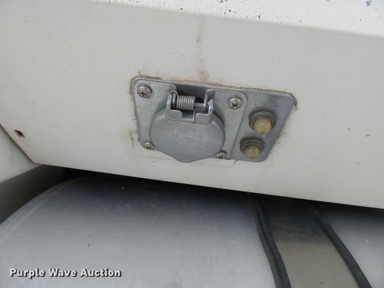 image for item DB7187 2005 International 9200i fertilizer tender truck