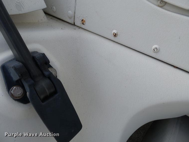 image for item DB7187 2005 International 9200i fertilizer tender truck