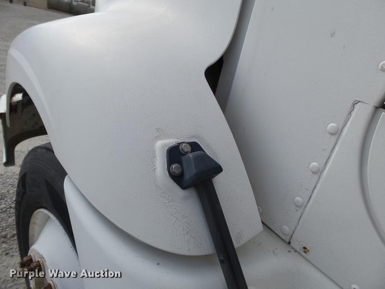 image for item DB7187 2005 International 9200i fertilizer tender truck