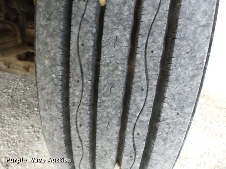 image for item DB7187 2005 International 9200i fertilizer tender truck