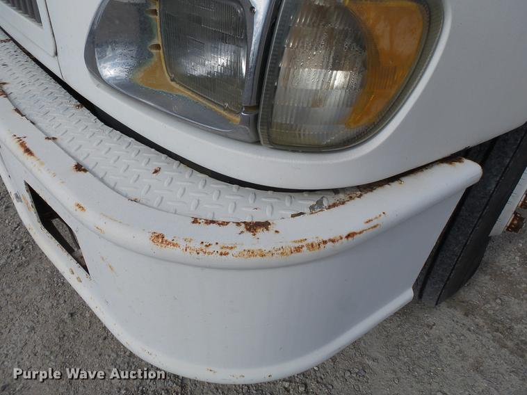 image for item DB7187 2005 International 9200i fertilizer tender truck