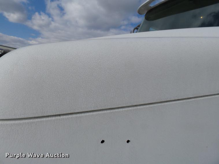 image for item DB7187 2005 International 9200i fertilizer tender truck