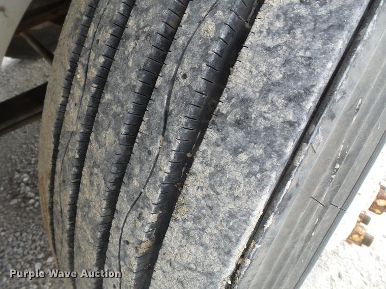 image for item DB7187 2005 International 9200i fertilizer tender truck