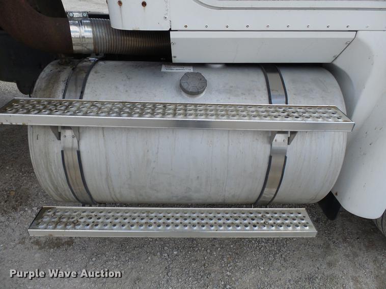 image for item DB7187 2005 International 9200i fertilizer tender truck