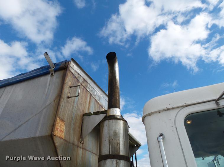 image for item DB7187 2005 International 9200i fertilizer tender truck