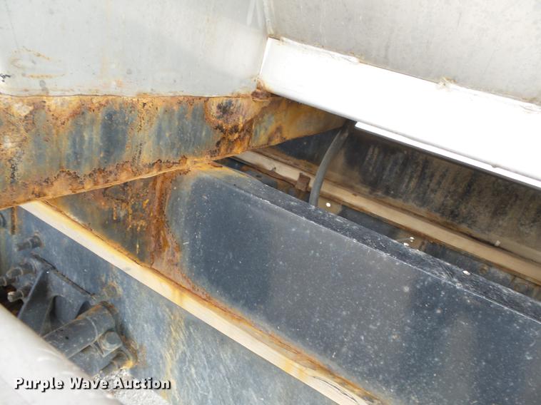 image for item DB7187 2005 International 9200i fertilizer tender truck