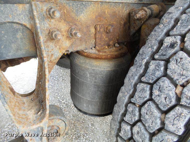 image for item DB7187 2005 International 9200i fertilizer tender truck