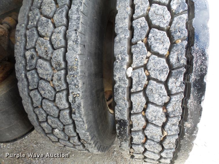 image for item DB7187 2005 International 9200i fertilizer tender truck