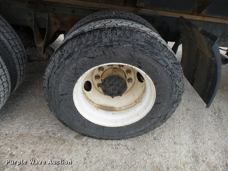 image for item DB7187 2005 International 9200i fertilizer tender truck